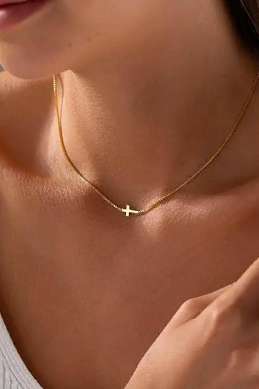 Sideway Cross 18k Necklace in Gold
