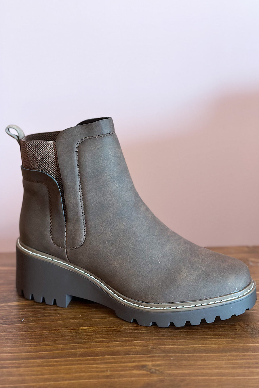 Agenda Chelsea Lug Sole Boot Brown