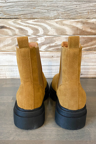 JADA Lug Sole Chelsea Boots in Whiskey